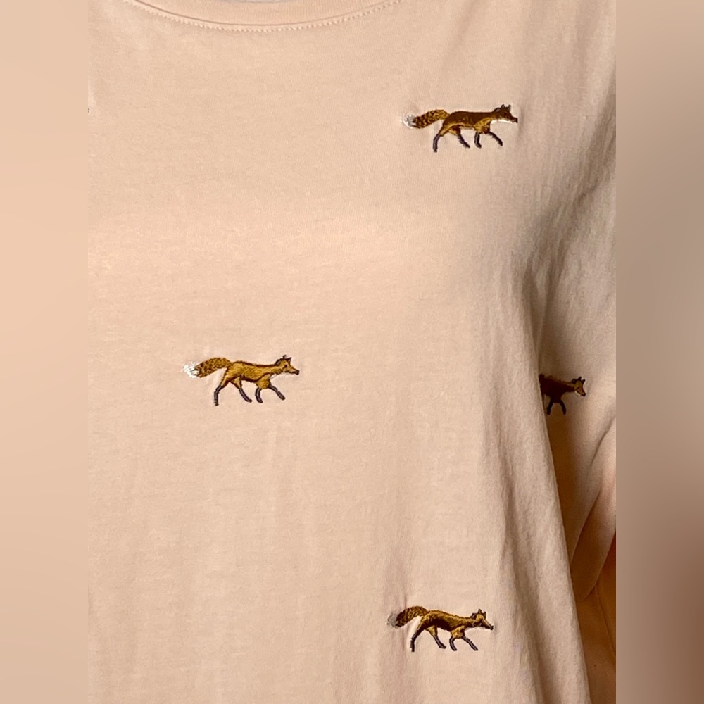Talbots Peach Pink Embroidered Foxes XL Long Sleeve Tee with High Low Hem - Picture 3 of 9